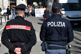 Avevano imbrattato e incendiato una scuola elementare, individuati due minorenni